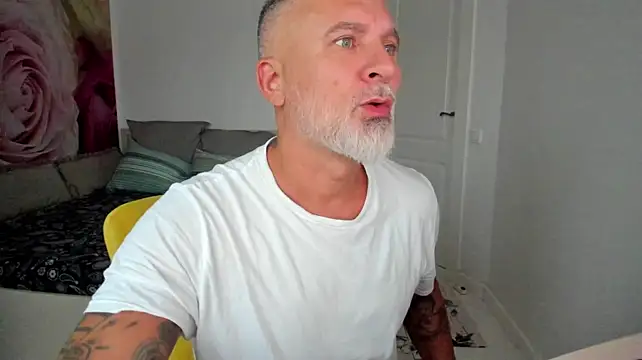 BlowMyXXL live cam on StripChat