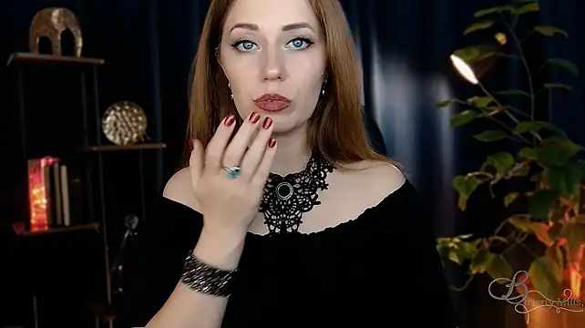 MissBeverlyMills live cam on StripChat