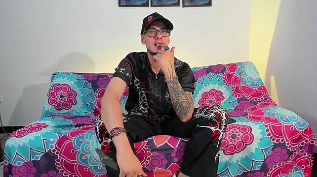 Vlad__night live cam on StripChat