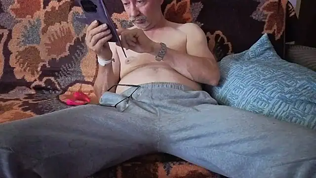 cumloverboyxx69 live cam on StripChat