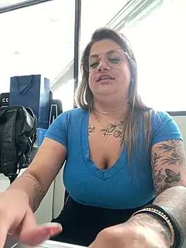 kahreal Live Webcam on Stripchat