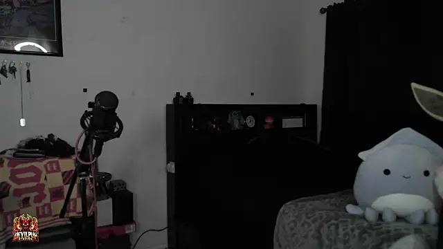 DevilPup75_ live cam on StripChat