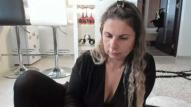 sweetemy4u (F milf) - make this pussy happy whit a big squirt