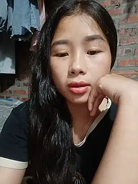 HeresThuy22 live cam on StripChat