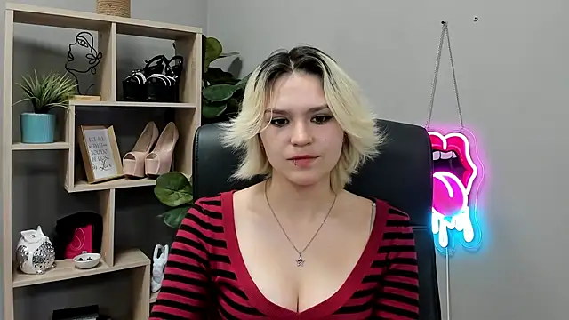 SweetLilyxo live cam on StripChat