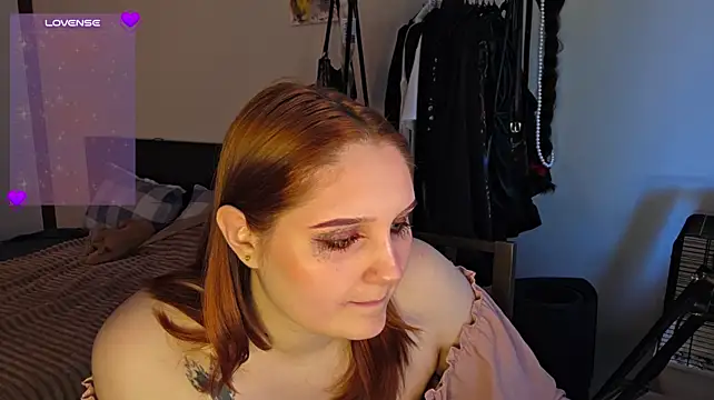 Kiki_Tiki live cam on StripChat