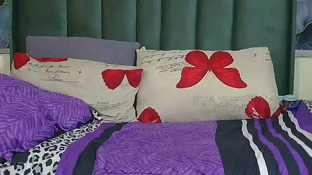 catladyxx23 live cam on StripChat