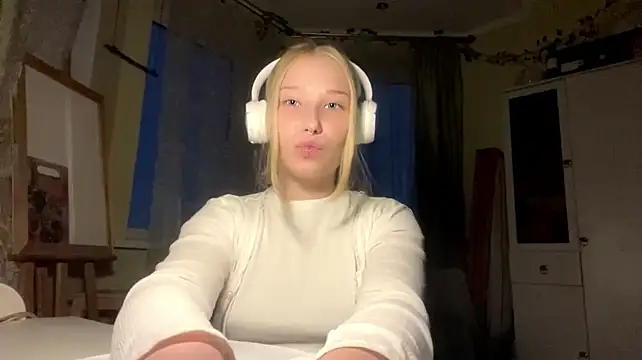 KayleighIacovone live cam on StripChat