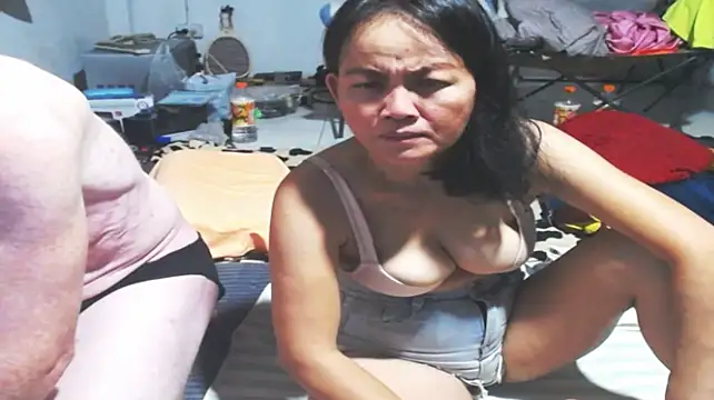 1CuteAndSexy69 live cam on StripChat