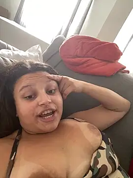 julia_moreira webcam