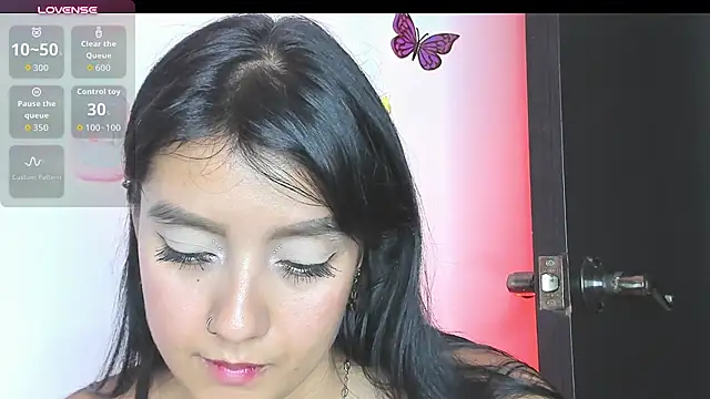 charlottekiss99 live cam on StripChat