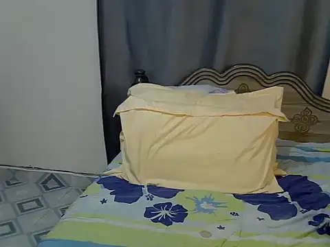 SexxyLindsey live cam on StripChat