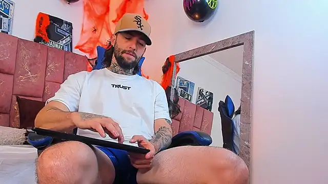 ALPHA_MASTER1 live cam on StripChat