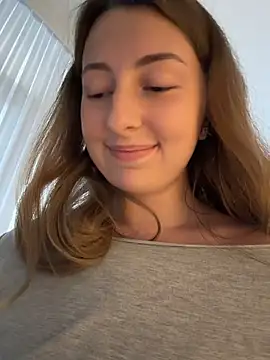 curvyflawless live cam on StripChat