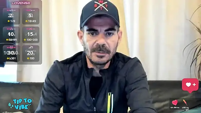DIEGODELAVERGE live cam on StripChat