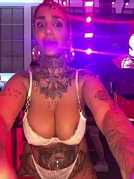 Tyraride live cam on StripChat