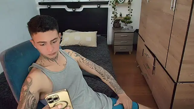 santii_ss live cam on StripChat