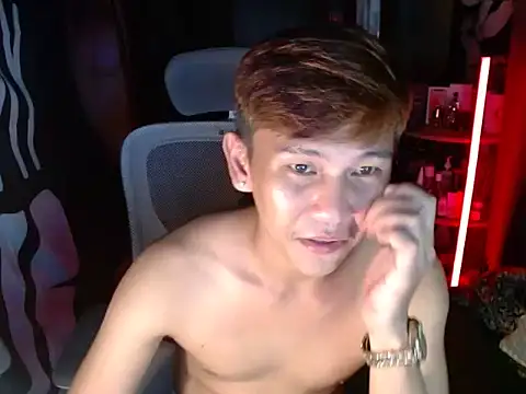 RalfAsian25 live cam on StripChat