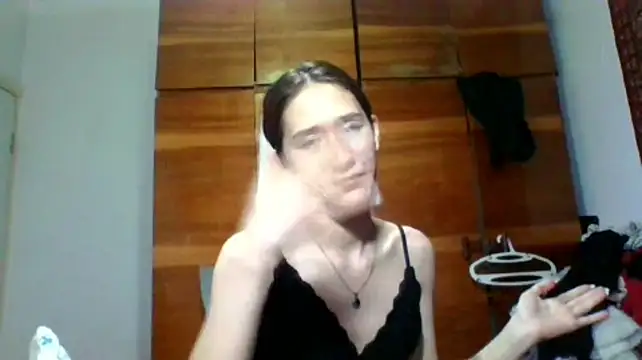 NickiKisinger live cam on StripChat