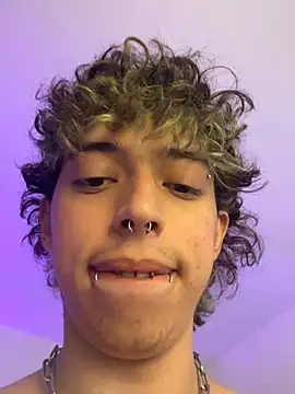 Otter_Moon live cam on StripChat