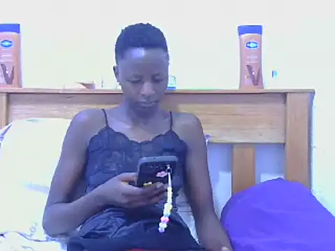zuhura69 live cam on StripChat