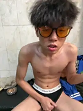 YT_11 live cam on StripChat