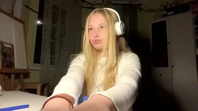 KayleighIacovone live cam on StripChat