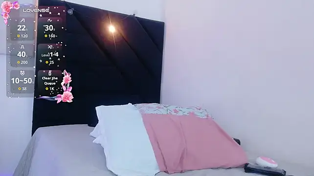 littleebonny live cam on StripChat