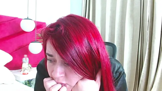 Sophie_ponce live cam on StripChat