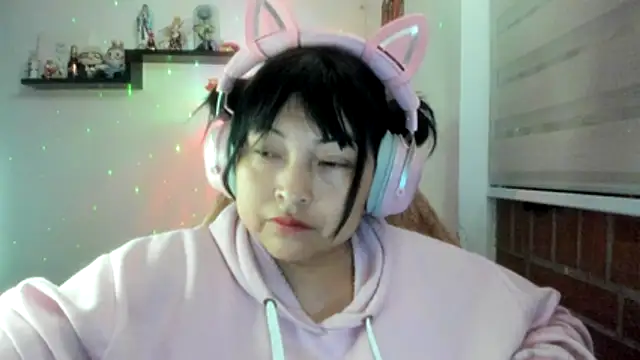Shaddycute_ live cam on StripChat