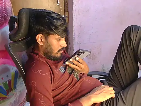 Yuvi_hot live cam on StripChat