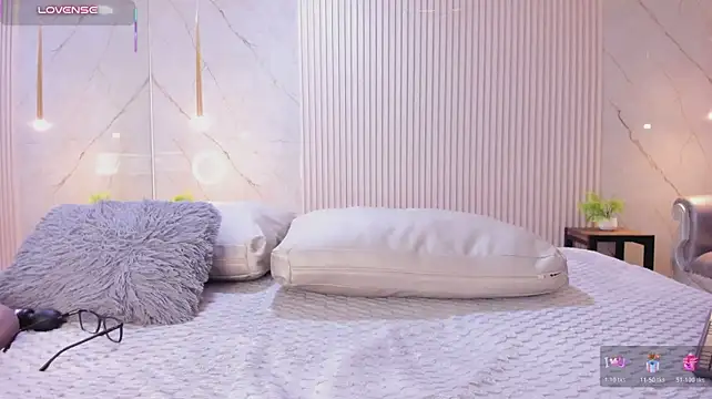 luna_taylorss live cam on StripChat