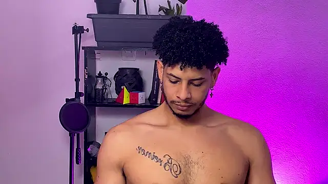 colt_addams live cam on StripChat