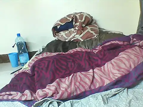 Plizzy33 live cam on StripChat