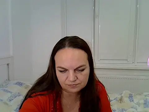 mirilada555 live cam on StripChat