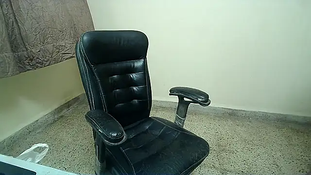 Kinky_Kumarr live cam on StripChat