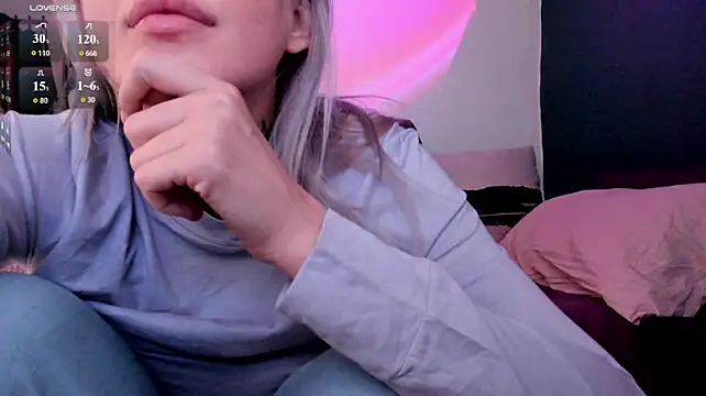 Eurusholmess live cam on StripChat