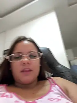 Laryssinha_69 live cam on StripChat