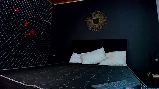 IsabellaDupont webcam