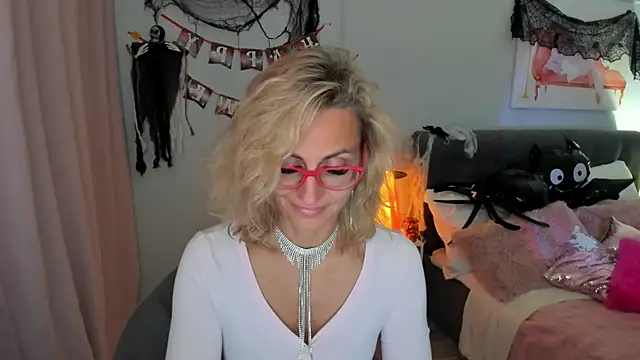 MuseOfStage live cam on StripChat