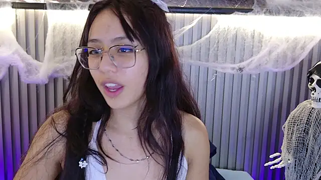 abril_collinz live cam on StripChat