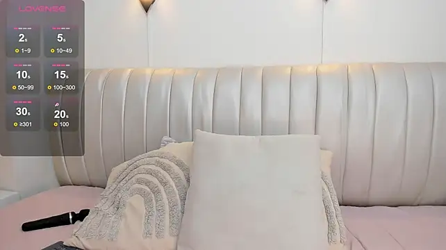Tiny_Gray live cam on StripChat