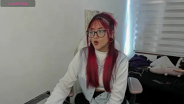 Sara_Red_X1