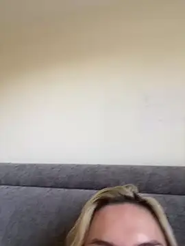 NataliaIsabella live cam on StripChat