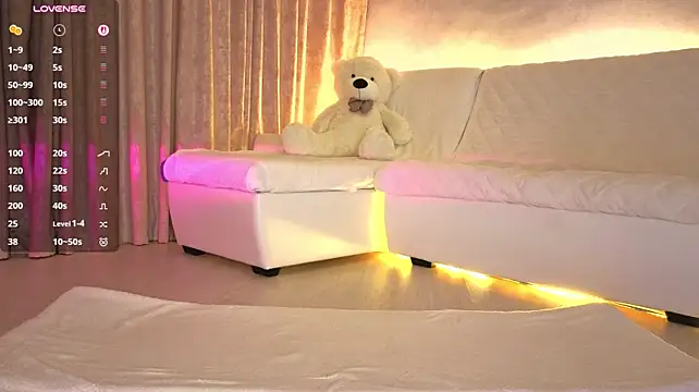 Ellijoys live cam on StripChat
