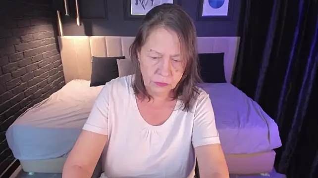 LindaPassionate live cam on StripChat