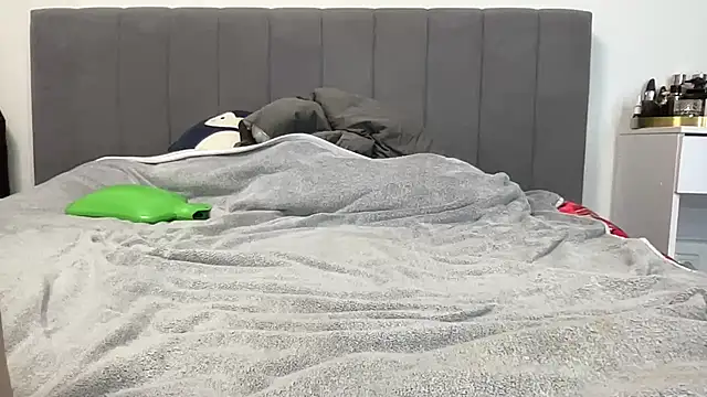 Youngie_and_Oldie webcam