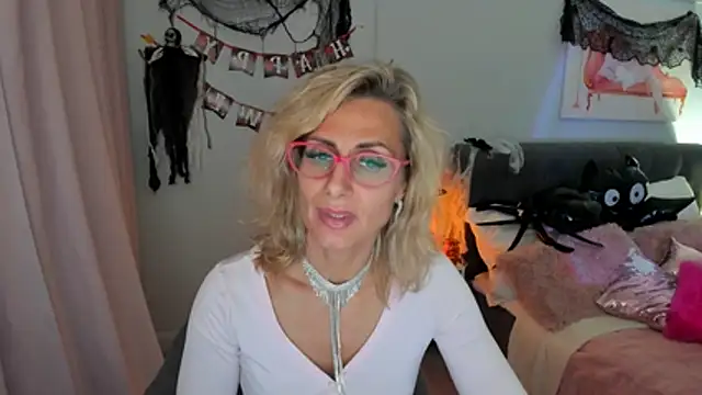 MuseOfStage live cam on StripChat