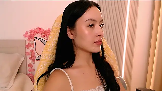 Ann__Cute live cam on StripChat