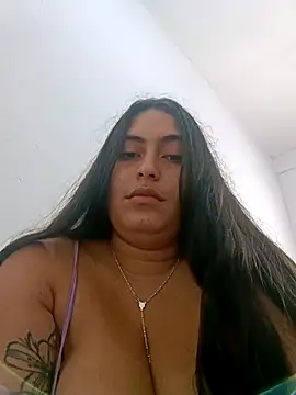 xandra252 live cam on StripChat
